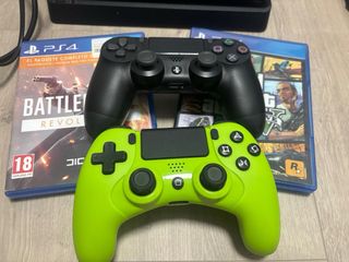 PS4 (PlayStation 4) Negra + 2 Juegos + Mando Verde
