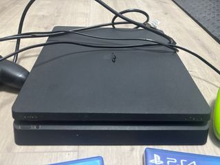 PS4 (PlayStation 4) Negra + 2 Juegos + Mando Verde