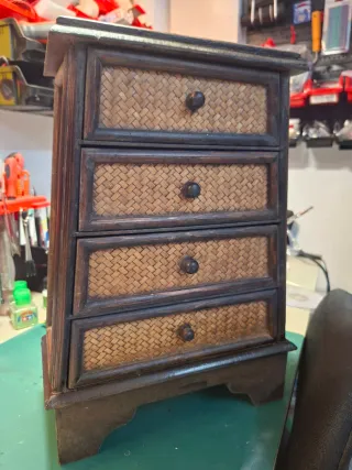 Mueblecito Ratan y Madera con Cajones