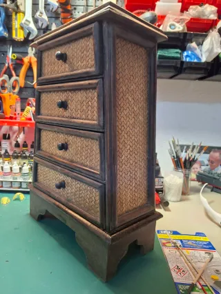 Mueblecito Ratan y Madera con Cajones