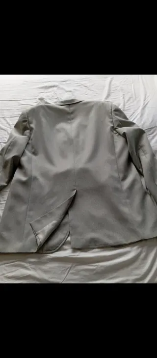 Traje de caballero gris como nuevo