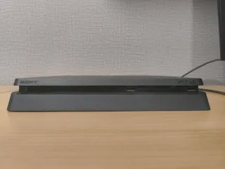 PS4 Slim 1TB + Controller + FIFA 22 + Cables