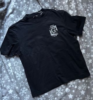 Camiseta Guess Hombre Talla XS Negra y Dorada