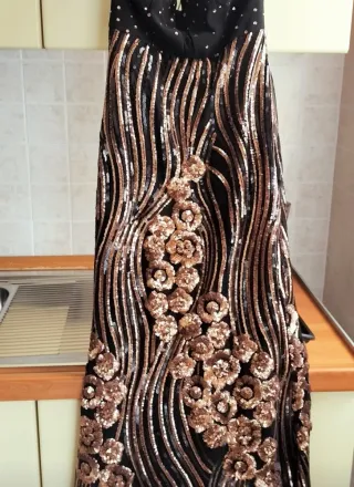 Abito da cerimonia lungo nero e oro