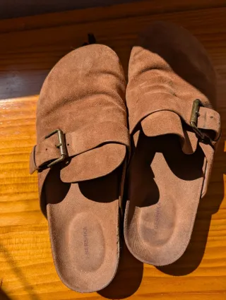 Zuecos marrones talla 42