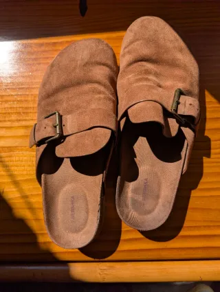 Zuecos marrones talla 42