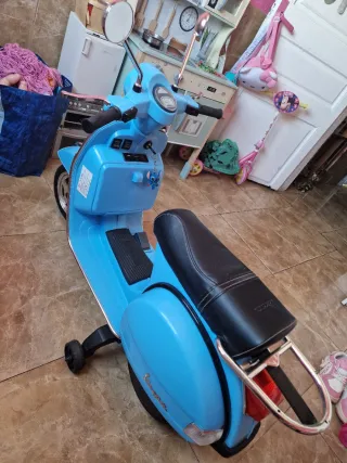 Moto Eléctrica Infantil Vespa Azul