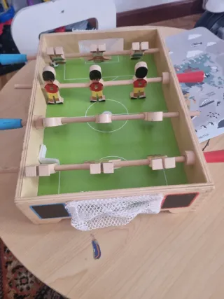 Futbolín de madera para niños