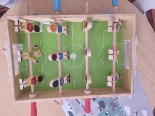 Futbolín de madera para niños