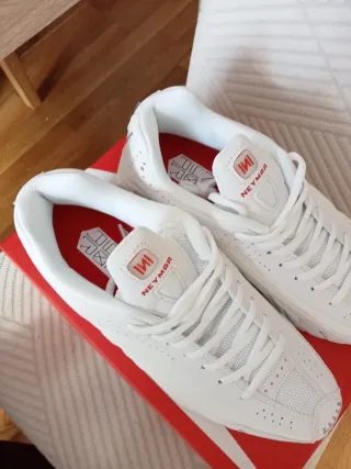 Zapatillas Nike Blancas y Rojas