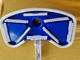 Cepillo Limpiador Piscina Azul y Blanco