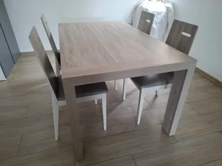 Mesa comedor gris efecto madera + 4 sillas