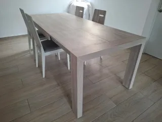 Mesa comedor gris efecto madera + 4 sillas