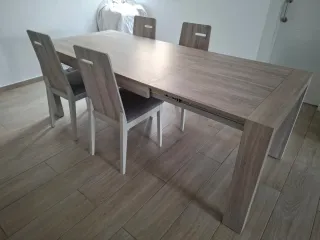 Mesa comedor gris efecto madera + 4 sillas