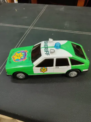 Coche de hojalata Sheriff
