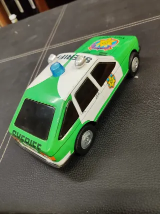 Coche de hojalata Sheriff