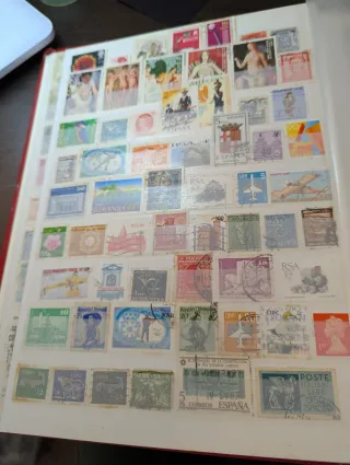 Álbum con 3000 sellos mundiales