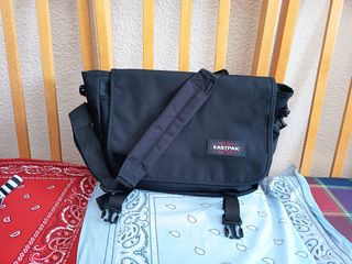 Bandolera Eastpak Negra