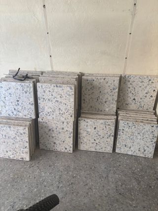 Baldosas de terrazo para suelo usadas