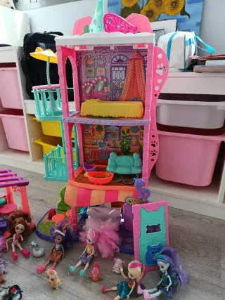2 Casitas Enchantimals + 9 Muñecas