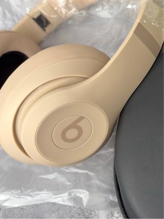 Auriculares Beats Studio Pro x Kim Kardashian Moon