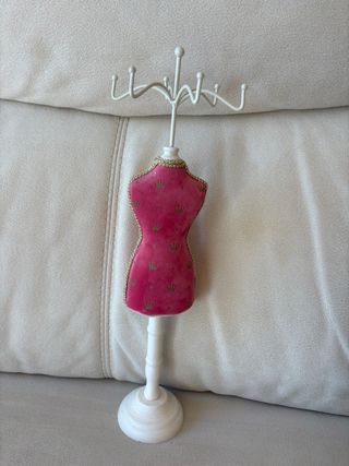 Joyero Maniquí Rosa con Soporte Blanco