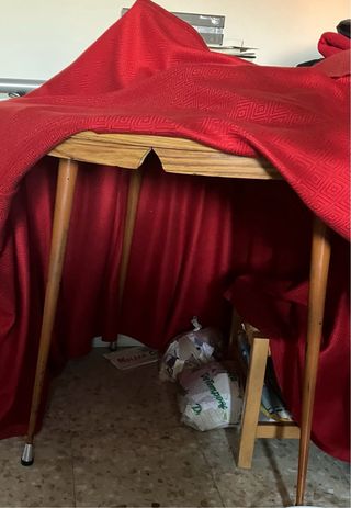 URGE!!!!. Par de mesas camilla