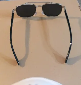 Occhiali da sole aviator argento e neri