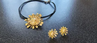 Conjunto collar y pendientes flor plateada