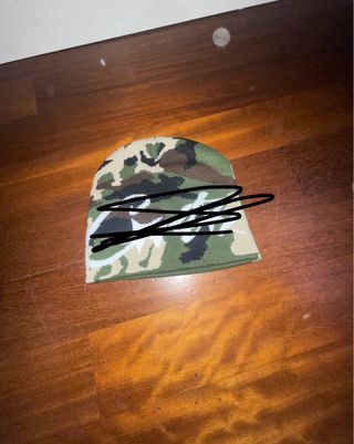 Lotto 3 berretti con sacchetto in omaggio