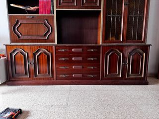 Mueble de comedor madera y cristal