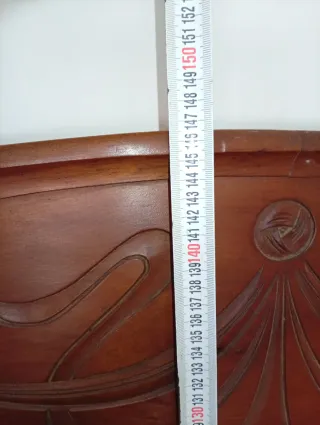 Cama antigua,con mesilla y lampara