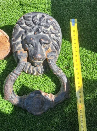 aldaba ,Picaporte, Antiguo de Hierro fundido.