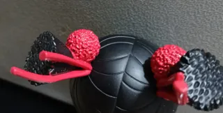 Bambola Bratz con catena e biberon