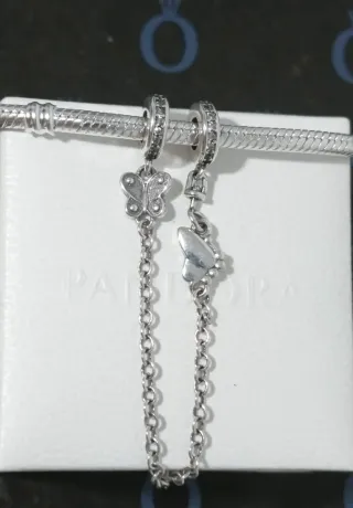 Charm Cadena de Seguridad con Mariposas