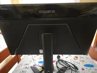 Monitor Gaming Gigabyte M27Q 27 QHD 165Hz