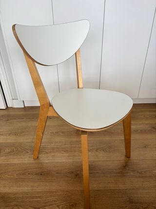 2 Sillas de madera