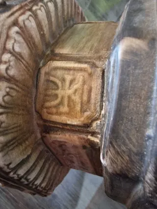 Figura antigua mujer con peces