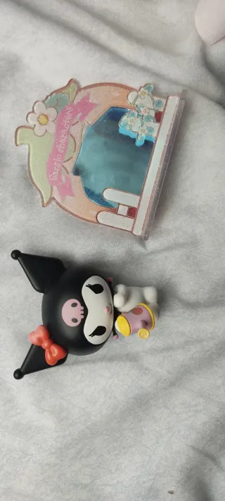 Figura Kuromi con regadera
