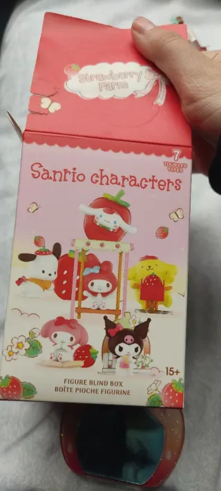 Figura Kuromi con regadera