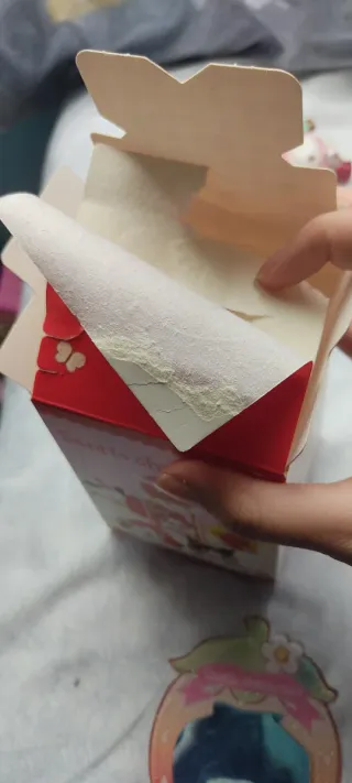 Figura Kuromi con regadera