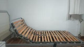 Cama articulada metálica con somier de madera