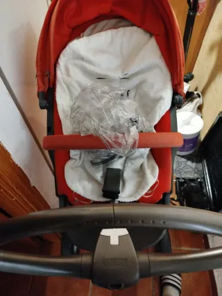 Carrito de bebé Stokke rojo