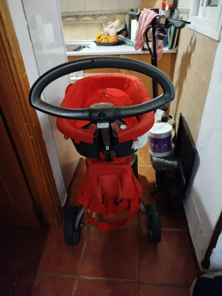 Carrito de bebé Stokke rojo