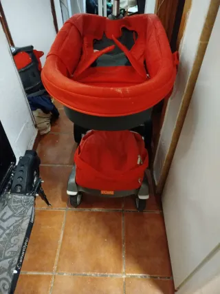 Carrito de bebé Stokke rojo