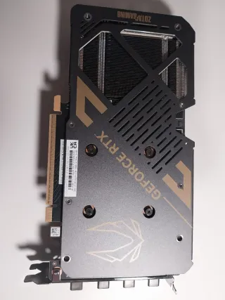 Tarjeta Gráfica ZOTAC RTX 5060 Ti AMP 8GB