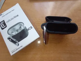 Funda Silicona AirPods Pro con gancho Cellularline