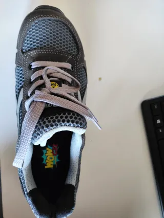 Botas de seguridad U-Power grises y blancas