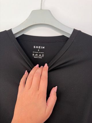 Vestido negro fruncido