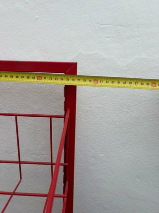 Expositor metálico robusto  con ruedas